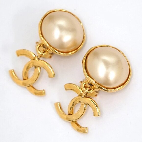 CHANEL CC Logos Pearl Dangle Drop Clip-On Earrings Gold Tone 94P Auth w/Box #497 - Picture 1 of 6